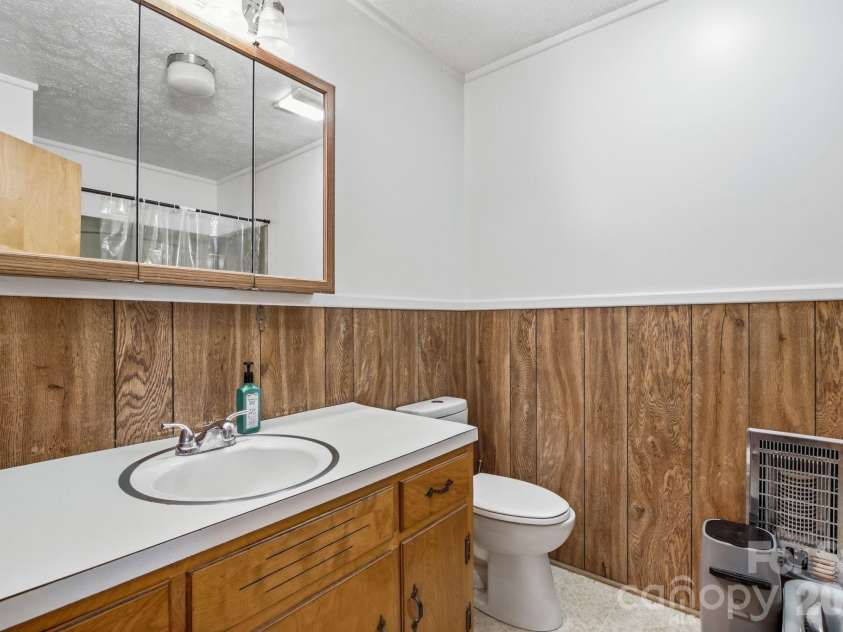 3266 Coble Dairy Road, Hudson, NC 28638.  MLS# CAR4364485, YatesRealty ID 10322. Main Bathroom