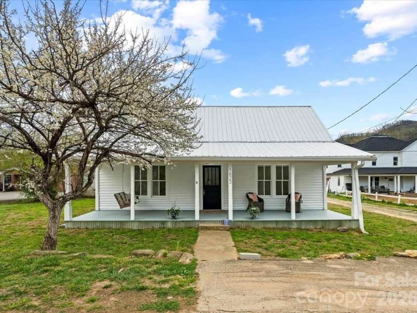 1623 Barnardsville Highway, Barnardsville, NC 28709.  MLS# CAR4365335, YatesRealty ID 10323. 