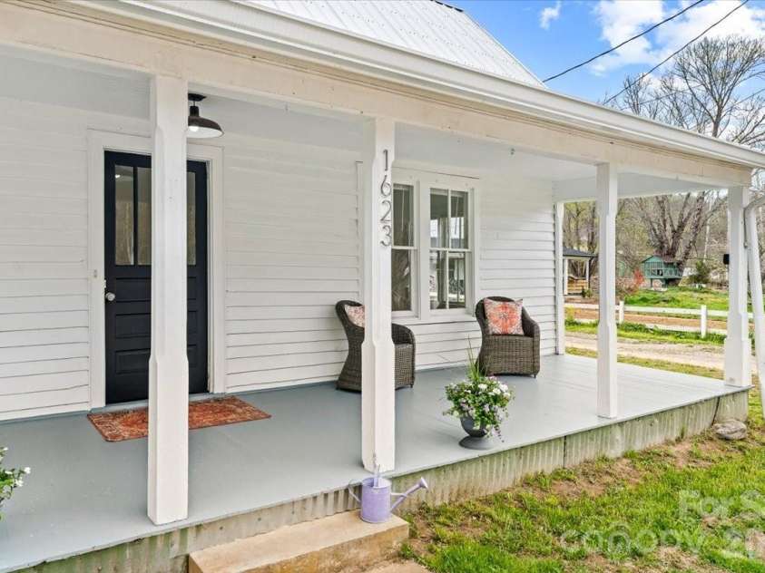 1623 Barnardsville Highway, Barnardsville, NC 28709.  MLS# CAR4365335, YatesRealty ID 10323. 