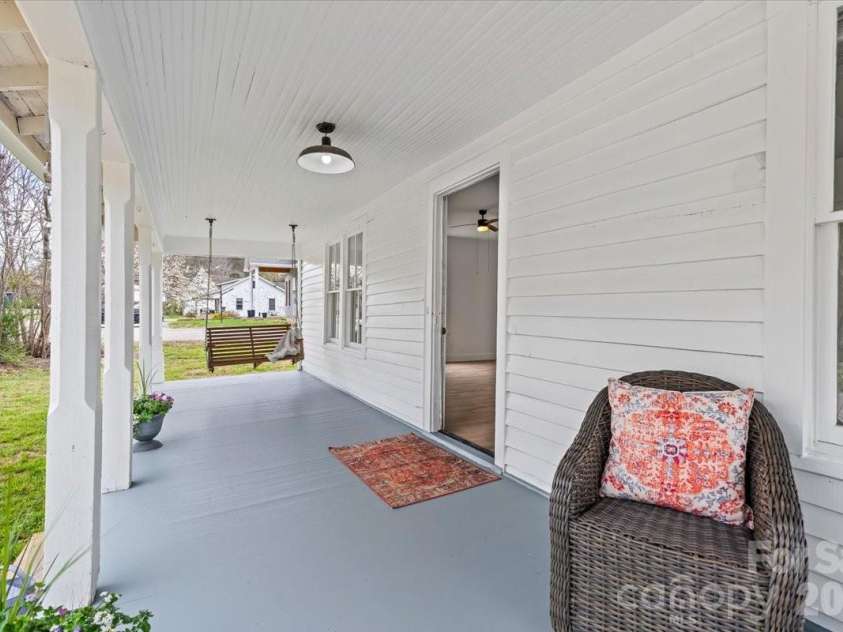 1623 Barnardsville Highway, Barnardsville, NC 28709.  MLS# CAR4365335, YatesRealty ID 10323. 