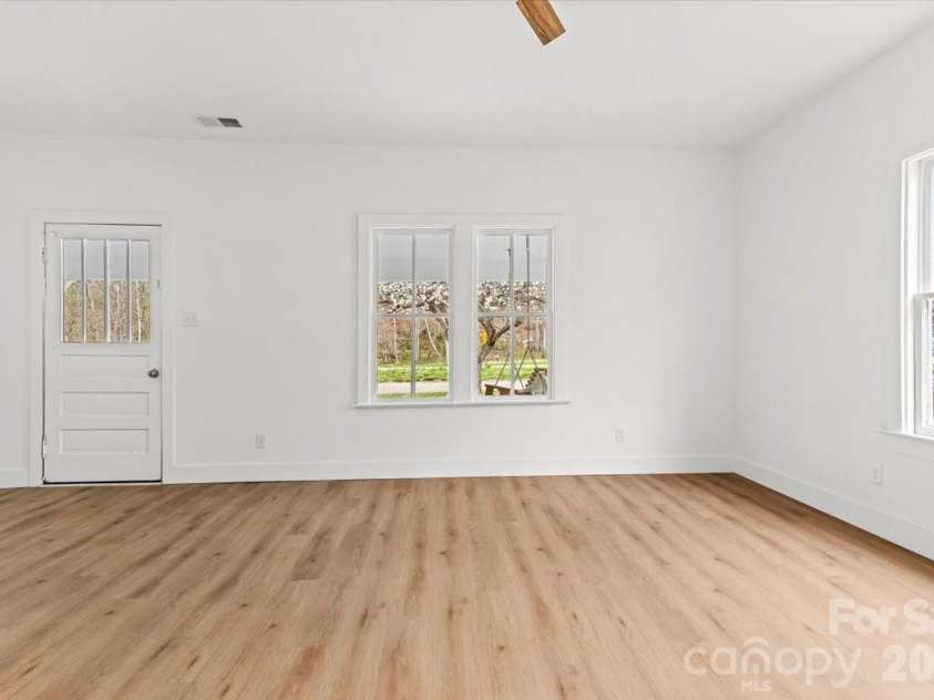 1623 Barnardsville Highway, Barnardsville, NC 28709.  MLS# CAR4365335, YatesRealty ID 10323. 