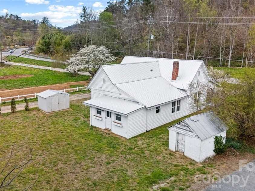 1623 Barnardsville Highway, Barnardsville, NC 28709.  MLS# CAR4365335, YatesRealty ID 10323. 