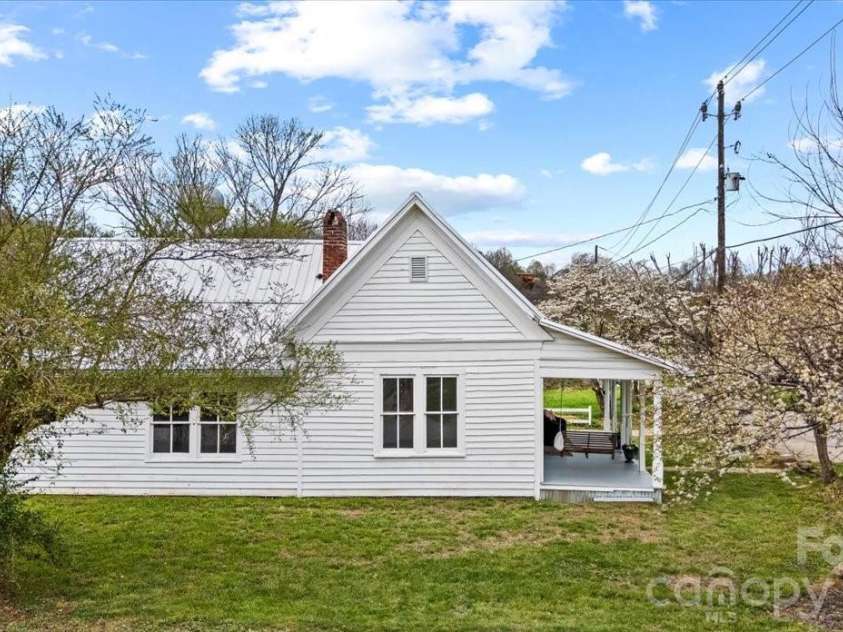 1623 Barnardsville Highway, Barnardsville, NC 28709.  MLS# CAR4365335, YatesRealty ID 10323. 