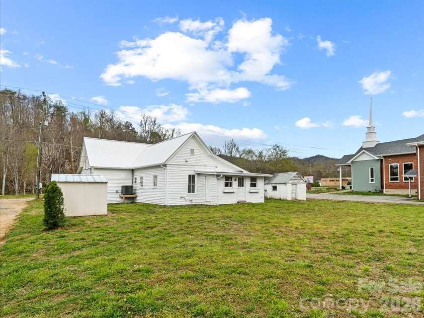 1623 Barnardsville Highway, Barnardsville, NC 28709.  MLS# CAR4365335, YatesRealty ID 10323. 