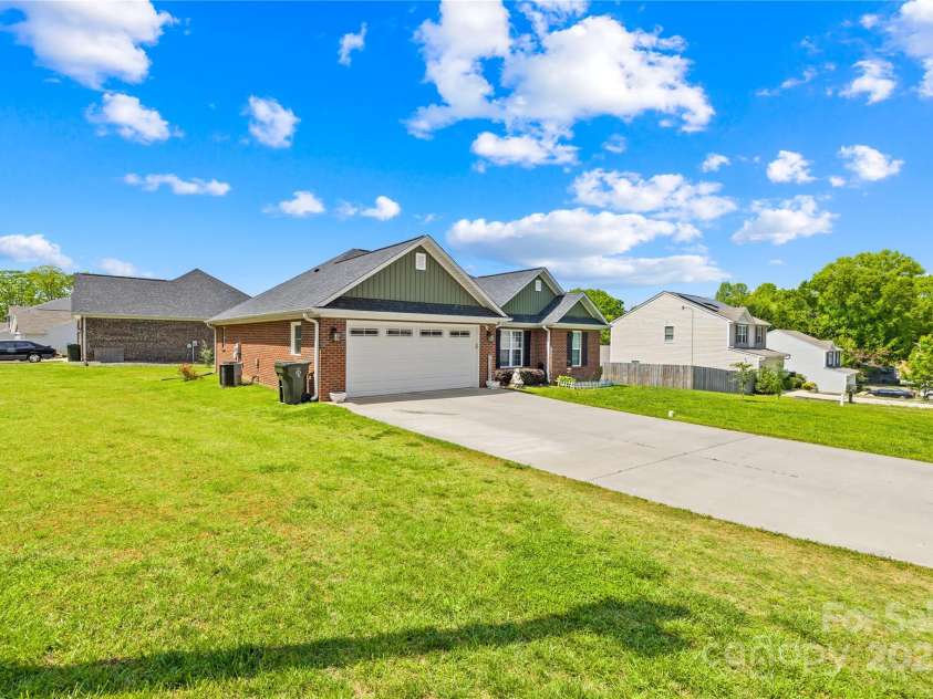 201 Churchill Drive, Kings Mountain, NC 28086.  MLS# CAR4249201, YatesRealty ID 10323. 