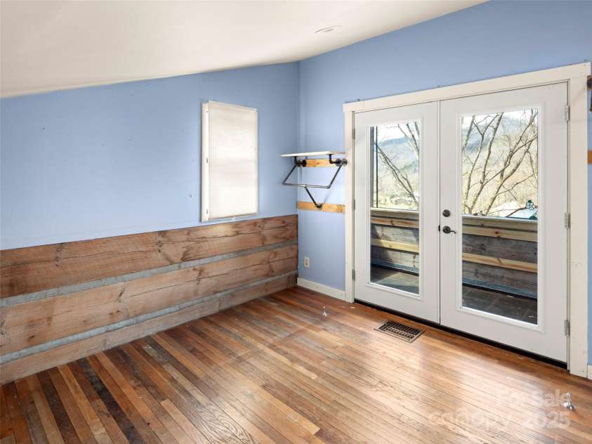 38 Jenkins Farm Lane, Weaverville, NC 28787.  MLS# CAR4237108, YatesRealty ID 10324. 