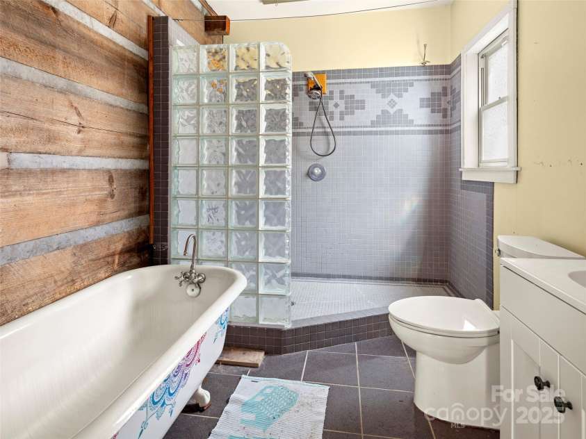 38 Jenkins Farm Lane, Weaverville, NC 28787.  MLS# CAR4237108, YatesRealty ID 10324. 