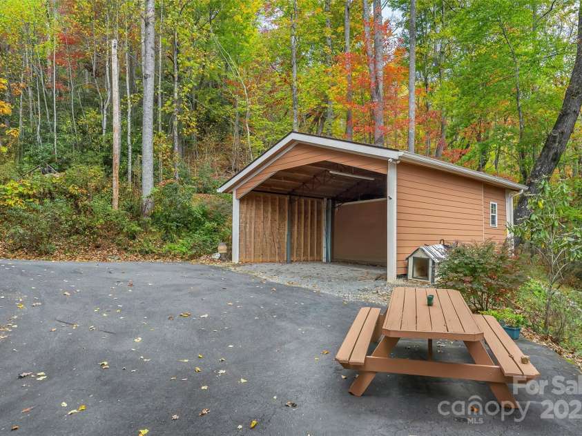 6151 Hemlock Lane, Newland, NC 28657.  MLS# CAR4316392, YatesRealty ID 10324. 