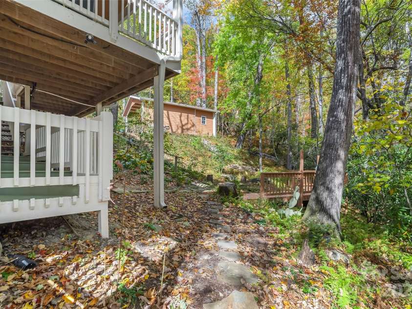 6151 Hemlock Lane, Newland, NC 28657.  MLS# CAR4316392, YatesRealty ID 10324. 