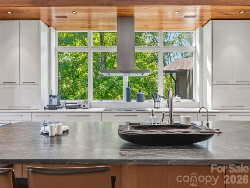 1121 Timberbluff Way, Arden, NC 28704.  MLS# CAR4389216, YatesRealty ID 10325. Chef's kitchen with premium appliances and custom cabinetry