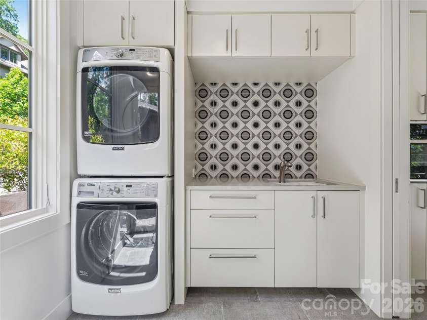 1121 Timberbluff Way, Arden, NC 28704.  MLS# CAR4389216, YatesRealty ID 10325. Spacious laundry room with abundant storage
