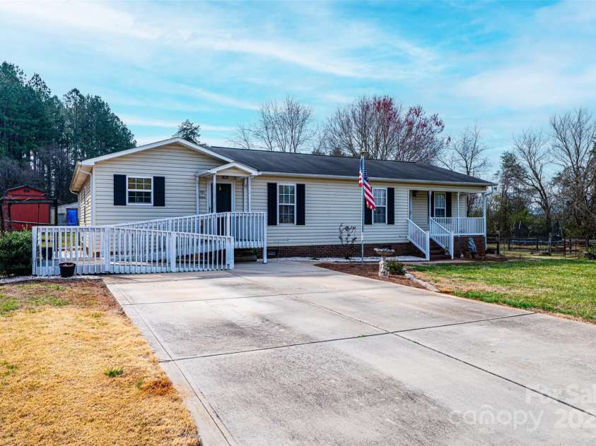 2561 Ellys Street, Lincolnton, NC 28092.  MLS# CAR4235022, YatesRealty ID 10325. 