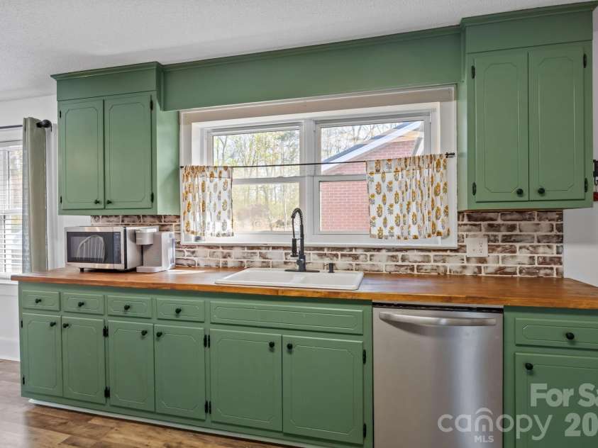 4725 Union Baptist Road, Lenoir, NC 28645.  MLS# CAR4359593, YatesRealty ID 10326. 