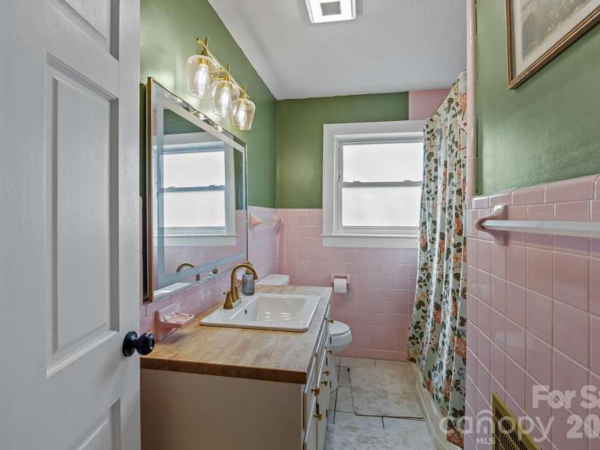 4725 Union Baptist Road, Lenoir, NC 28645.  MLS# CAR4359593, YatesRealty ID 10326. 