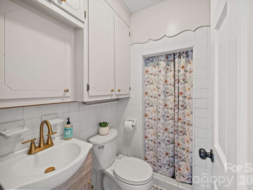 4725 Union Baptist Road, Lenoir, NC 28645.  MLS# CAR4359593, YatesRealty ID 10326. 