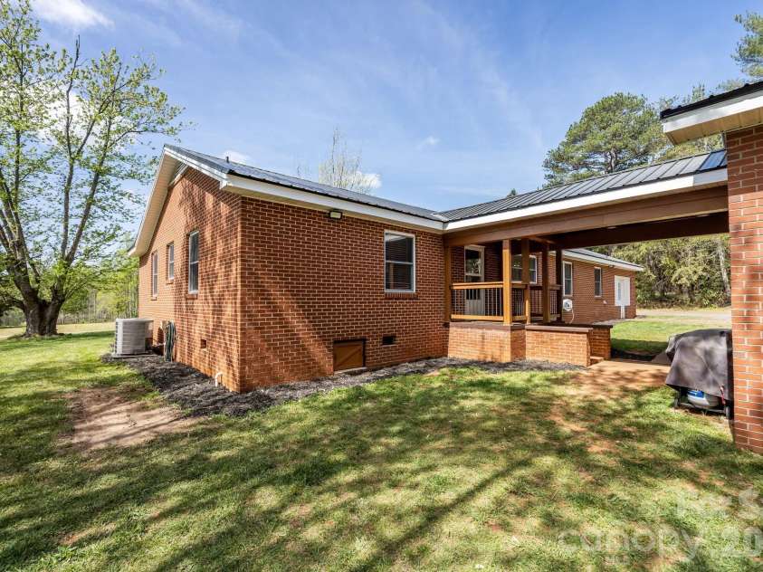 4725 Union Baptist Road, Lenoir, NC 28645.  MLS# CAR4359593, YatesRealty ID 10326. 