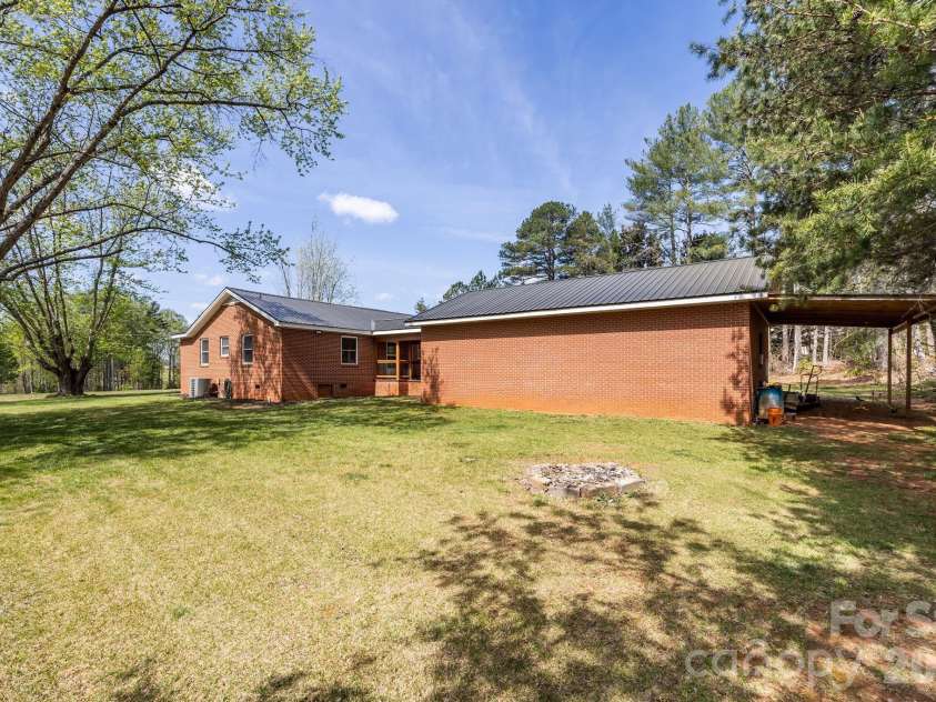 4725 Union Baptist Road, Lenoir, NC 28645.  MLS# CAR4359593, YatesRealty ID 10326. 