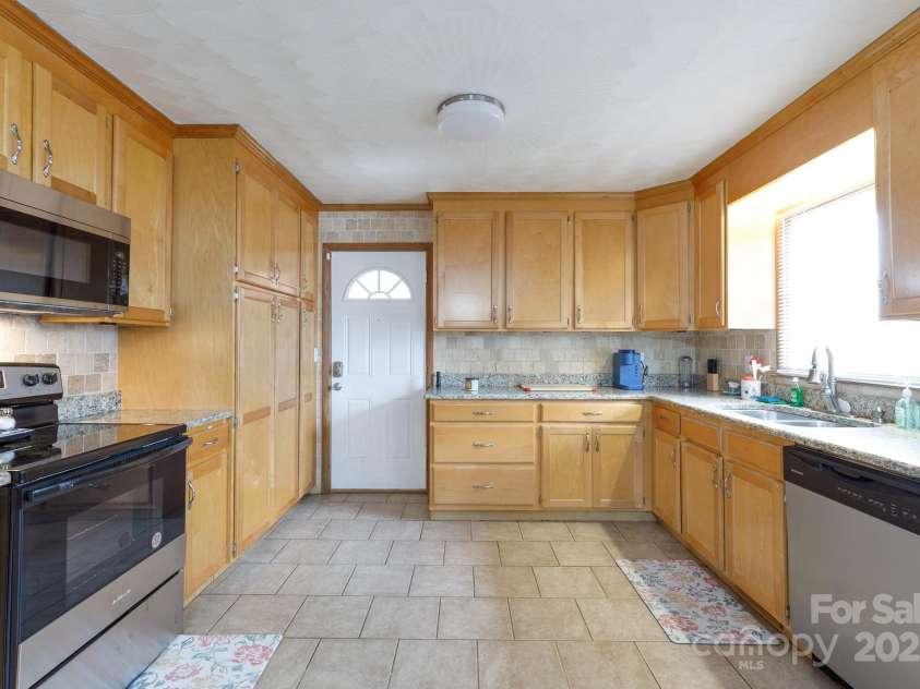 103 Perry Street, Shelby, NC 28150.  MLS# CAR4237483, YatesRealty ID 10327. 