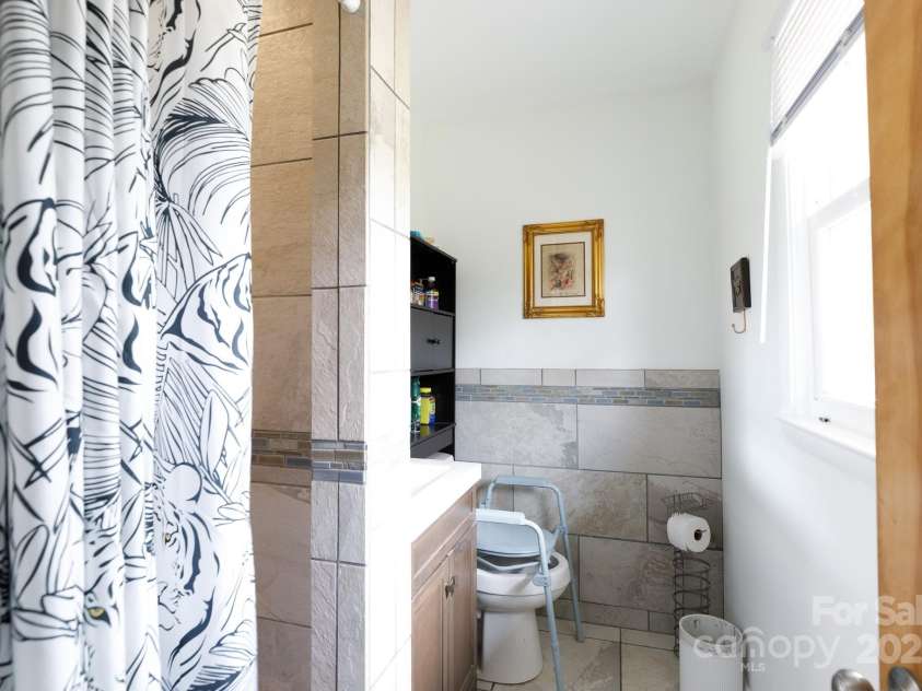 103 Perry Street, Shelby, NC 28150.  MLS# CAR4237483, YatesRealty ID 10327. 