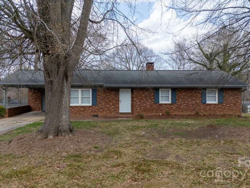 103 Perry Street, Shelby, NC 28150.  MLS# CAR4237483, YatesRealty ID 10327. 