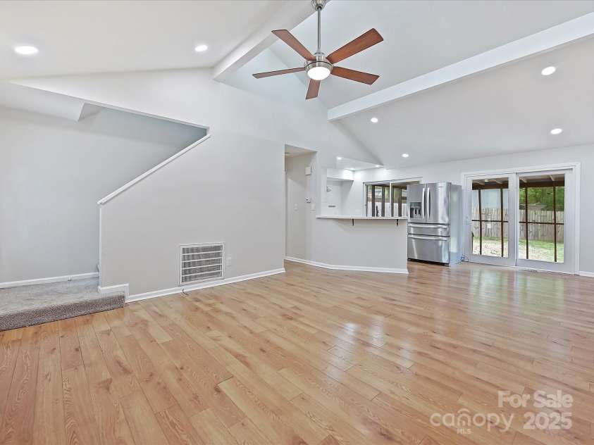 11712 Mirror Lake Drive, Charlotte, NC 28226.  MLS# CAR4250950, YatesRealty ID 10328. 