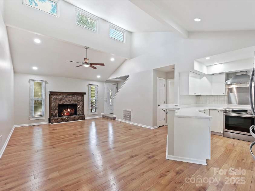 11712 Mirror Lake Drive, Charlotte, NC 28226.  MLS# CAR4250950, YatesRealty ID 10328. 