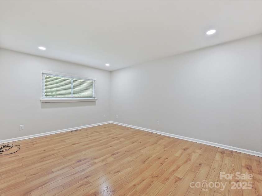 11712 Mirror Lake Drive, Charlotte, NC 28226.  MLS# CAR4250950, YatesRealty ID 10328. 