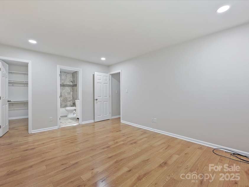 11712 Mirror Lake Drive, Charlotte, NC 28226.  MLS# CAR4250950, YatesRealty ID 10328. 