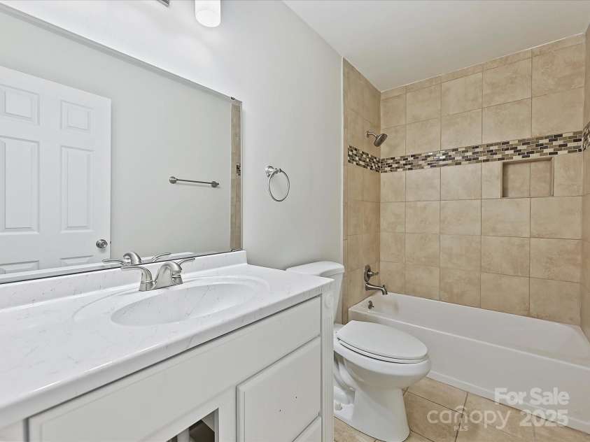 11712 Mirror Lake Drive, Charlotte, NC 28226.  MLS# CAR4250950, YatesRealty ID 10328. 