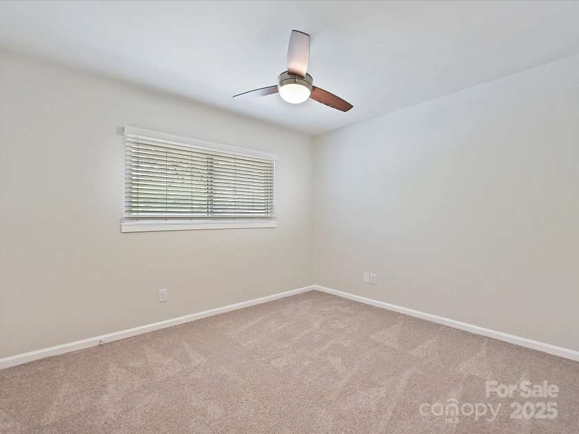 11712 Mirror Lake Drive, Charlotte, NC 28226.  MLS# CAR4250950, YatesRealty ID 10328. 