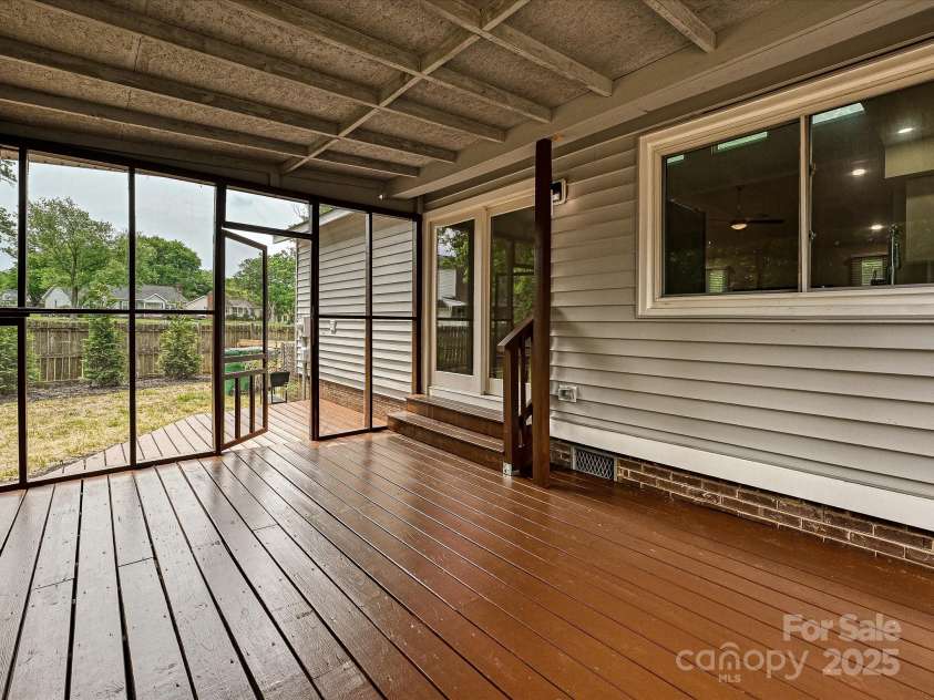 11712 Mirror Lake Drive, Charlotte, NC 28226.  MLS# CAR4250950, YatesRealty ID 10328. 