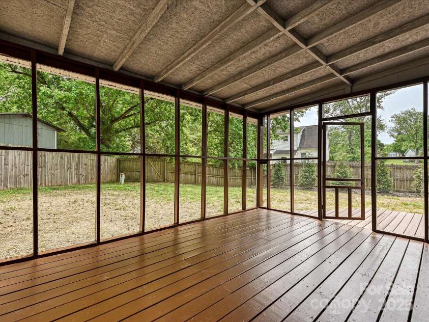 11712 Mirror Lake Drive, Charlotte, NC 28226.  MLS# CAR4250950, YatesRealty ID 10328. 