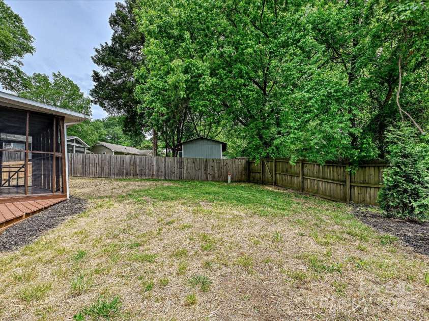 11712 Mirror Lake Drive, Charlotte, NC 28226.  MLS# CAR4250950, YatesRealty ID 10328. 