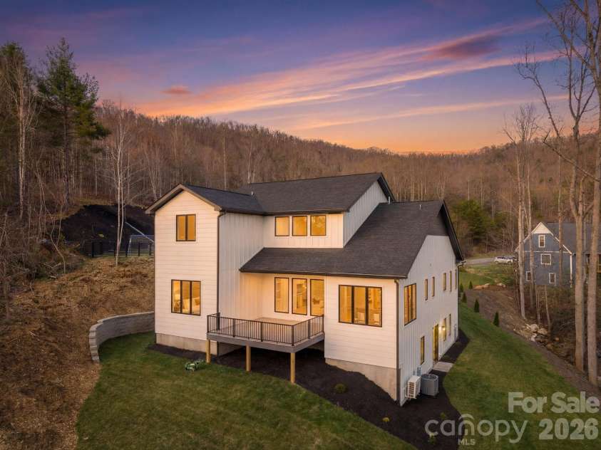 48 Carden Road, Weaverville, NC 28787.  MLS# CAR4363277, YatesRealty ID 10329. 