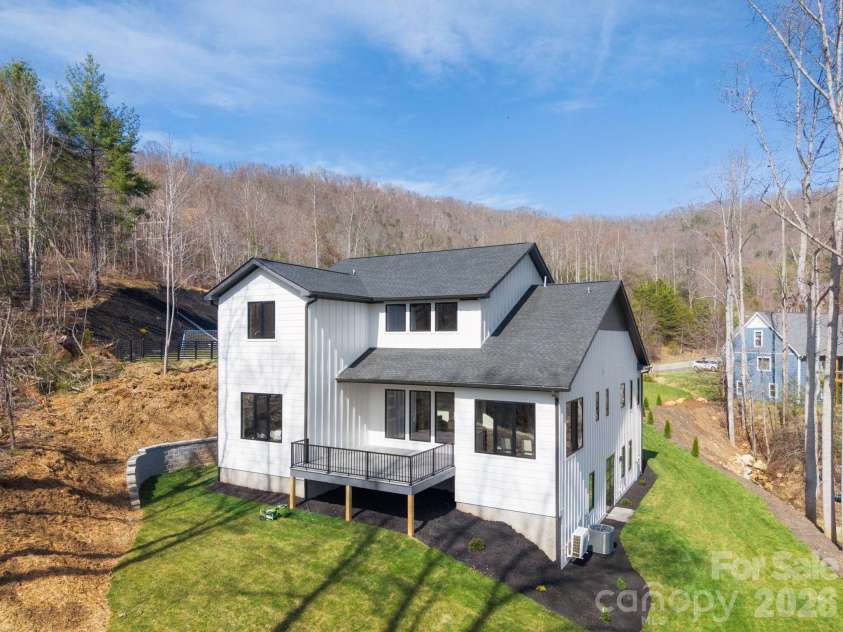 48 Carden Road, Weaverville, NC 28787.  MLS# CAR4363277, YatesRealty ID 10329. 