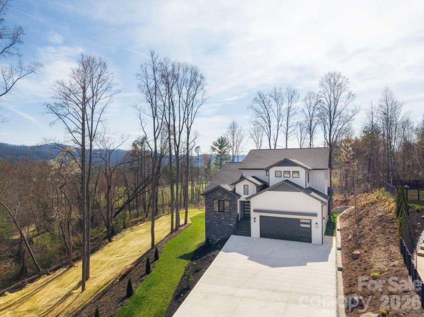 48 Carden Road, Weaverville, NC 28787.  MLS# CAR4363277, YatesRealty ID 10329. 