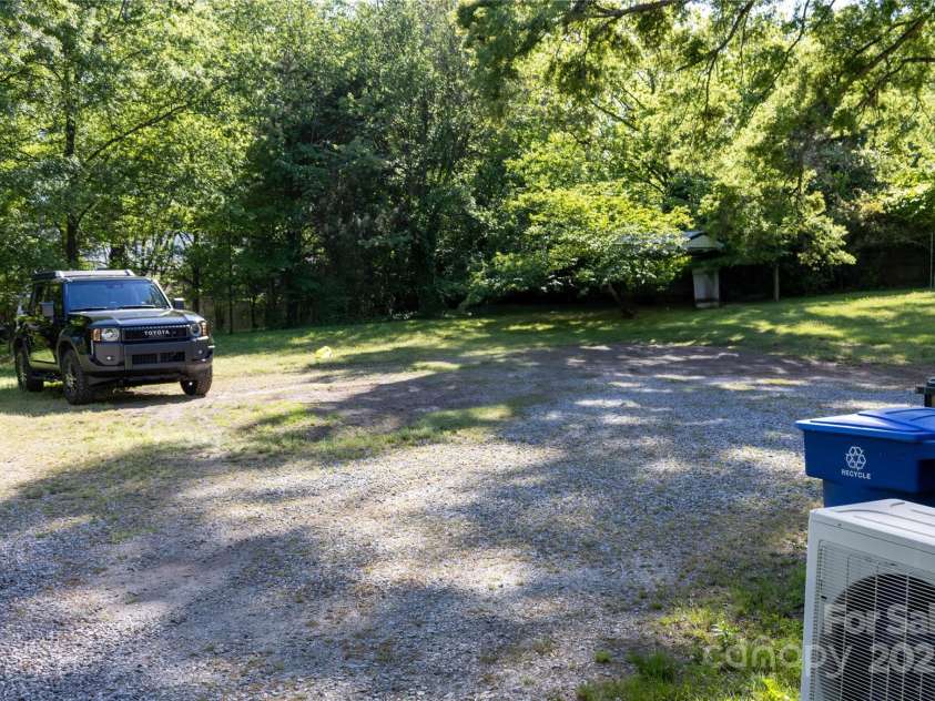 769 Iredell Avenue, Mooresville, NC 28115.  MLS# CAR4253433, YatesRealty ID 10329. Driveway/Parking
