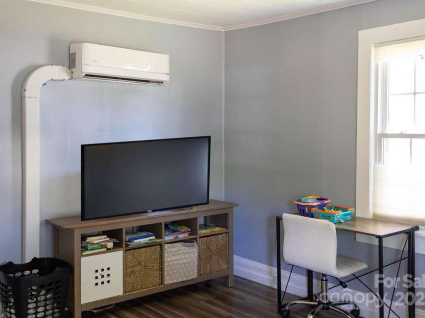 769 Iredell Avenue, Mooresville, NC 28115.  MLS# CAR4253433, YatesRealty ID 10329. Living Room - Unit 2