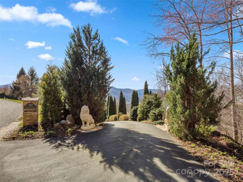 700 Laurel Ridge Drive, Waynesville, NC 28786.  MLS# CAR4221044, YatesRealty ID 1033. 