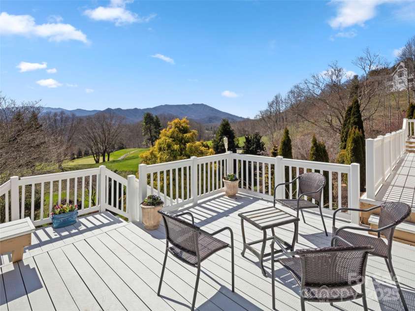 700 Laurel Ridge Drive, Waynesville, NC 28786.  MLS# CAR4221044, YatesRealty ID 1033. 