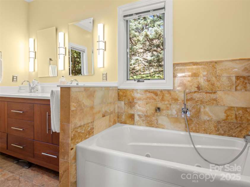 700 Laurel Ridge Drive, Waynesville, NC 28786.  MLS# CAR4221044, YatesRealty ID 1033. 