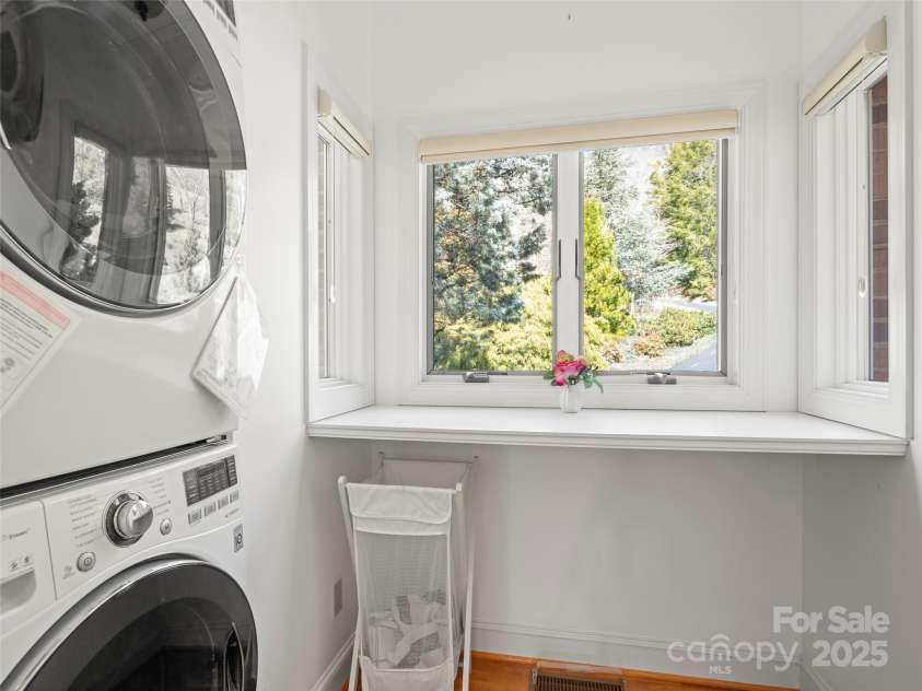 700 Laurel Ridge Drive, Waynesville, NC 28786.  MLS# CAR4221044, YatesRealty ID 1033. 