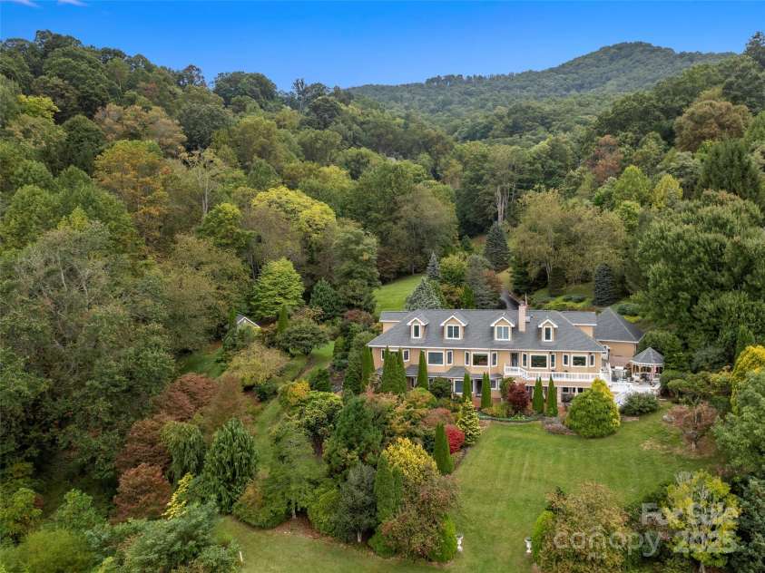 700 Laurel Ridge Drive, Waynesville, NC 28786.  MLS# CAR4221044, YatesRealty ID 1033. 