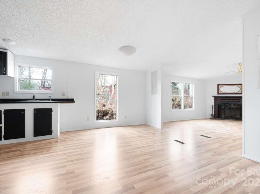 242 Breezy Mountain Lane, Mills River, NC 28759.  MLS# CAR4215866, YatesRealty ID 10330. 