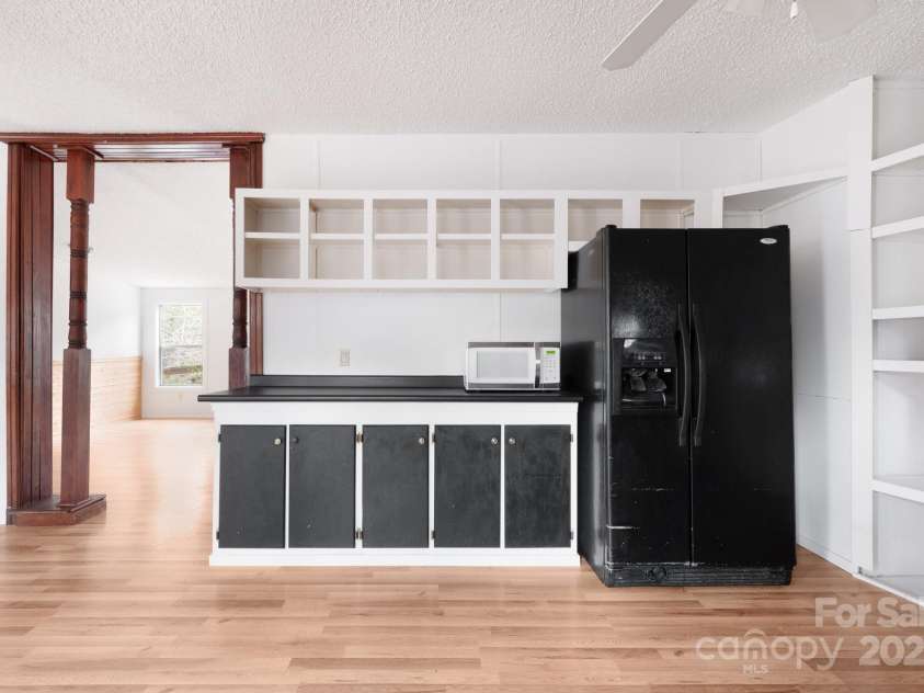 242 Breezy Mountain Lane, Mills River, NC 28759.  MLS# CAR4215866, YatesRealty ID 10330. 