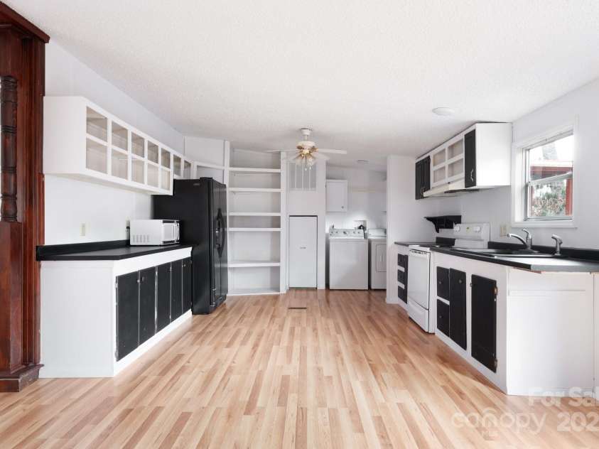 242 Breezy Mountain Lane, Mills River, NC 28759.  MLS# CAR4215866, YatesRealty ID 10330. 