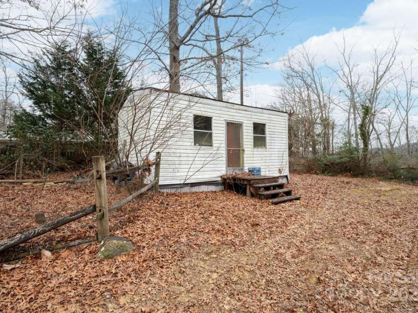 242 Breezy Mountain Lane, Mills River, NC 28759.  MLS# CAR4215866, YatesRealty ID 10330. 