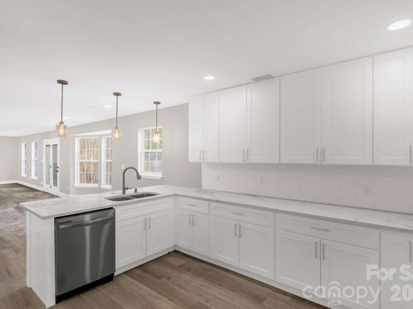 11412 Celandine Court, Charlotte, NC 28213.  MLS# CAR4358182, YatesRealty ID 10331. Kitchen