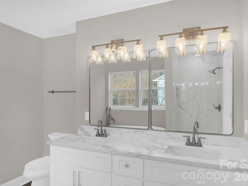 11412 Celandine Court, Charlotte, NC 28213.  MLS# CAR4358182, YatesRealty ID 10331. Master Bath