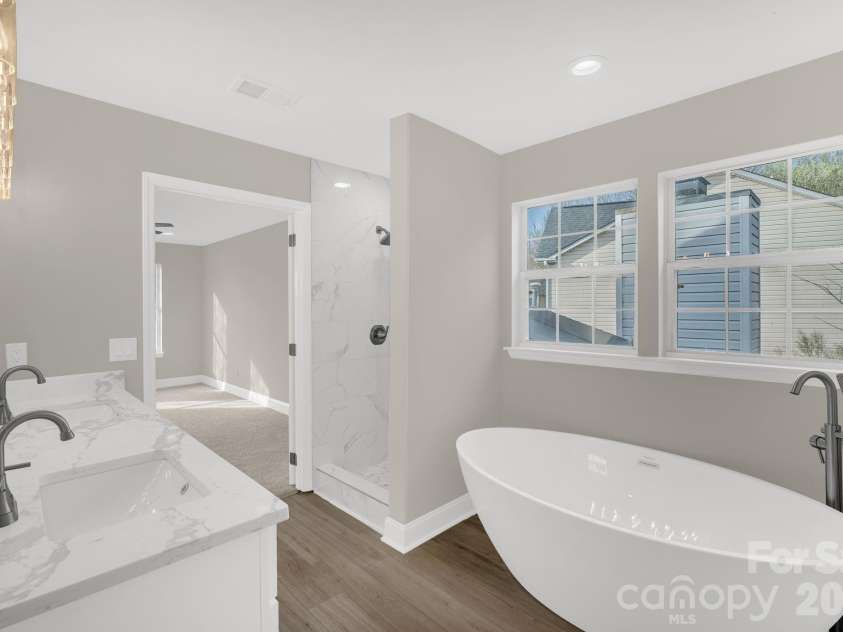 11412 Celandine Court, Charlotte, NC 28213.  MLS# CAR4358182, YatesRealty ID 10331. Master Bath